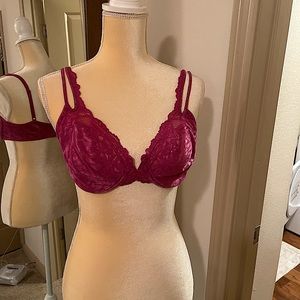 Victoria’s Secret unlined lace bra